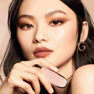 faces احمر شفاة روج جي لاكجوريوس ڤلڤيت