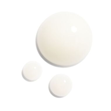 N°1 DE CHANEL REVITALIZING EYE SERUM يُنعم - يُصلح - يضفي وسعًا للعينين faces n 1 de chanel revitalizing eye serum يُنعم يُصلح يضفي وسعًا للعينين