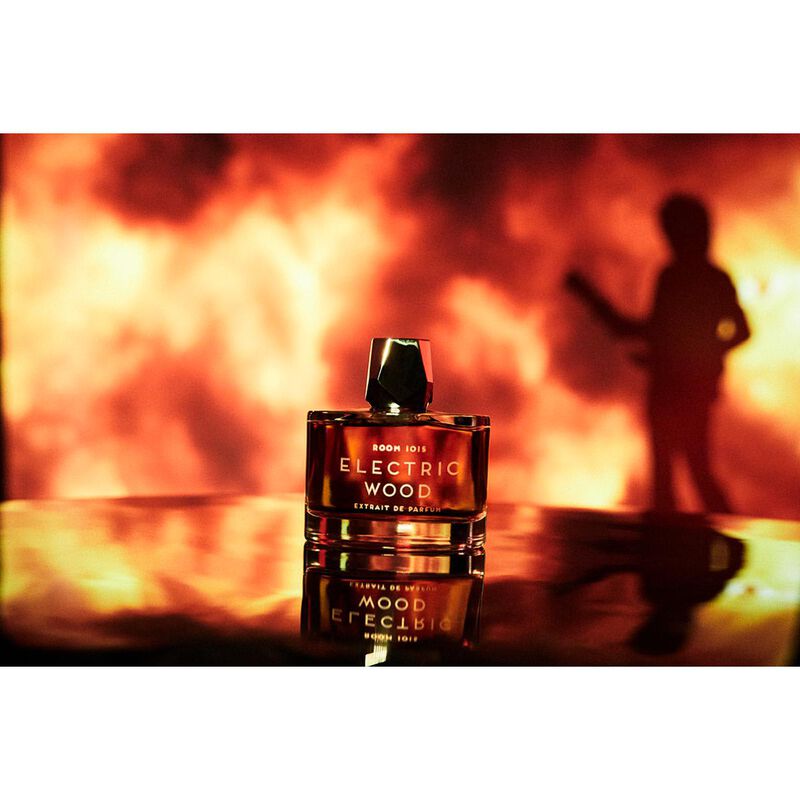 روم ١٠١٥ عطر إلكتريك وود إكستريت