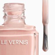 LE VERNIS faces le vernis