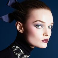 faces les signes de illuminating powder blush    festive edition