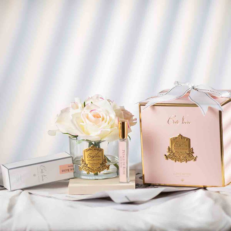 كوت نوار معطر جو 5 روز وردي بلش في صندوق وردي مع شارة ذهبية