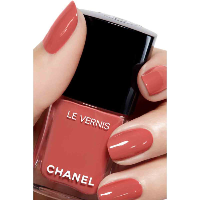 شانيل le vernis 969  rouge cuir