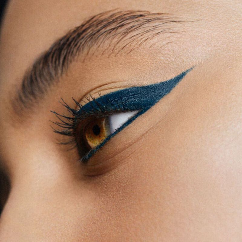 ميك اب فور ايفر قلم تحديد العيون أكوا ريزيست كولور