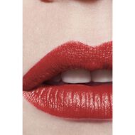 ROUGE ALLURE L'EXTRAIT أحمر شفاه عالي الكثافة. تركيز من النضارة والعناية. قابل لإعادة التعبئة faces rouge allure l extrait أحمر شفاه عالي الكثافة تركيز من النضارة والعناية قابل لإعادة التعبئة