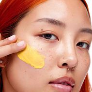 معالج فيتامين سي المضيء للوجه من ميجا سي 30 faces معالج فيتامين سي المضيء للوجه من ميجا سي 30