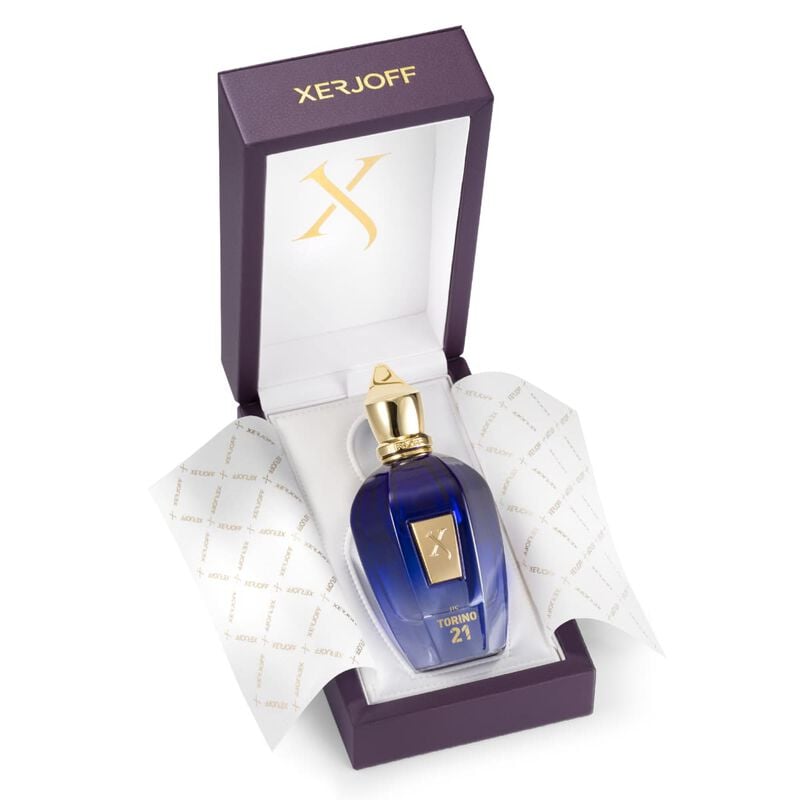 زرجوف <p>عطر زيرجوف تورينو 21 هو عطر منعش وحيوي للجنسين، يستلهم طاقته وأناقة نفحاته من عالم التنس. يفتتح بتركيبة منعشة من النعناع والليمون والريحان والزعتر، لتمنح إحساسًا بالحيوية والانتعاش. ويكشف القلب عن مزيج نابض بالحياة من الكشمش الأسود وإكليل الجبل والياسمين، ليضفي عمقًا عطريًا ولمسة زهرية راقية. وتكتمل التركيبة بقاعدة أنيقة ونظيفة، تجعل تورينو 21 خيارًا مثاليًا للاستخدام خلال النهار وفي الأجواء الدافئة.</p>