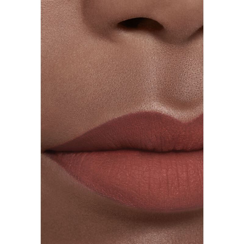 شانيل rouge allure liquid velvet أحمر الشفاه السائل غير اللامع والمكثف فائق الثبات