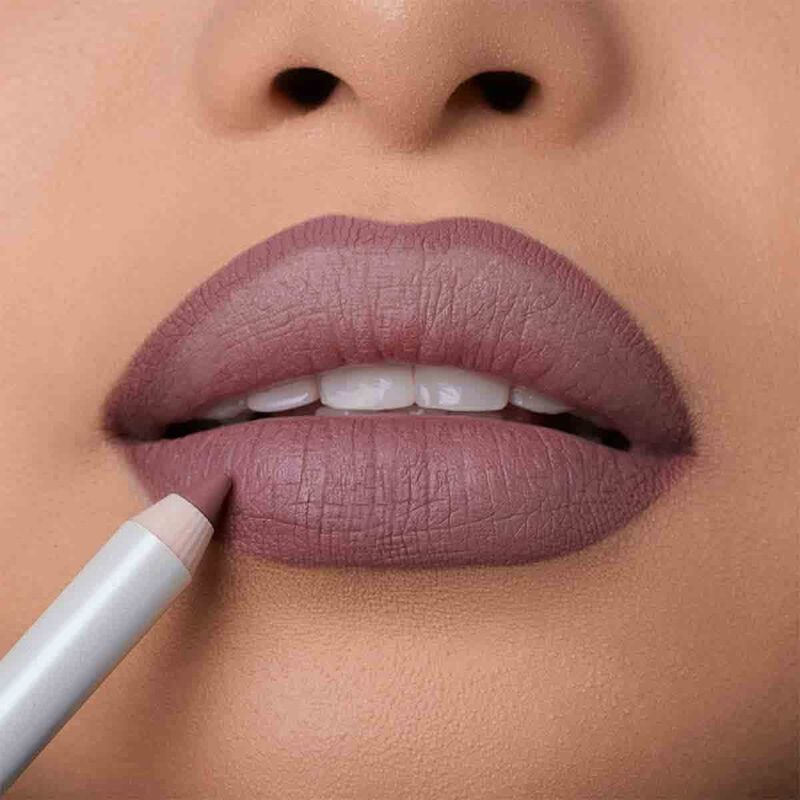 noha nabil lip definer