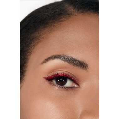 faces le liner de مستحضر سائل فائق الدقة لتحديد محيط العينين، طويل الثبات ومقاوم للماء   إصدار محدود