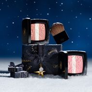 faces les signes de illuminating powder blush    festive edition