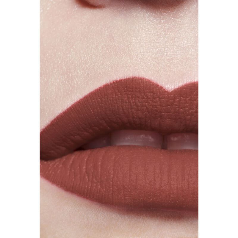 شانيل rouge allure liquid velvet أحمر الشفاه السائل غير اللامع والمكثف فائق الثبات