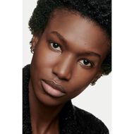 CHANEL LES BEIGES FOND DE TEINT مستحضر أساس مرطّب وطويل الثبات faces chanel les beiges fond de teint مستحضر أساس مرطّب وطويل الثبات