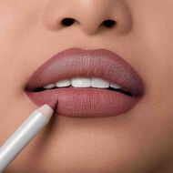 Lip Definer faces lip definer