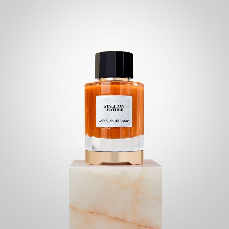 كارولينا هيريرا عطر ستاليون ليذر