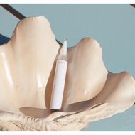 Hollywood Smile Whitening Pen faces hollywood smile whitening pen