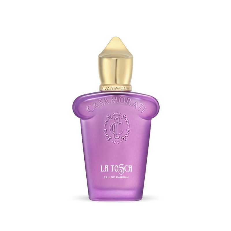 زرجوف <p>اكتشفي الأناقة الخالدة لعطر زيرجوف كازاموراتي لا توسكا أو دو بارفان، وهو عطر راقٍ يستلهم سحره من أجواء الأوبرا الإيطالية وفن صناعة العطور الكلاسيكية. يفتتح العطر بنفحات متألقة من اليوسفي الأخضر والليمون الإيطالي، ليمنح إحساسًا منعشًا ومفعمًا بالحيوية. وفي قلبه، تمتزج الورد البلغاري وأوراق البنفسج بتناغم مع لمسات زهرية رقيقة، لتضفي عمقًا وأناقة أنثوية راقية. ثم تستقر الرائحة على قاعدة دافئة وأنيقة من الباتشولي والمسك والكهرمان والفانيليا من مدغشقر، تاركةً أثرًا عطريًا غنيًا لا يُنسى. يجمع لا توسكا بين انتعاش الحمضيات ورومانسية النفحات الزهرية ودفء الأخشاب الحسي، ليكون خيارًا استثنائيًا لعشاق الأناقة الخالدة وفخامة الحرفية الإيطالية.</p>
