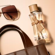 Le Parfum faces le parfum