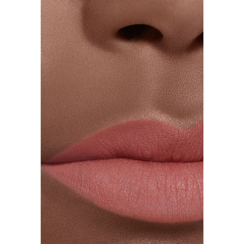 شانيل rouge allure liquid velvet أحمر الشفاه السائل غير اللامع والمكثف فائق الثبات