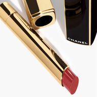 ROUGE ALLURE L'EXTRAIT أحمر شفاه عالي الكثافة. تركيز من النضارة والعناية. قابل لإعادة التعبئة faces rouge allure l extrait أحمر شفاه عالي الكثافة تركيز من النضارة والعناية قابل لإعادة التعبئة