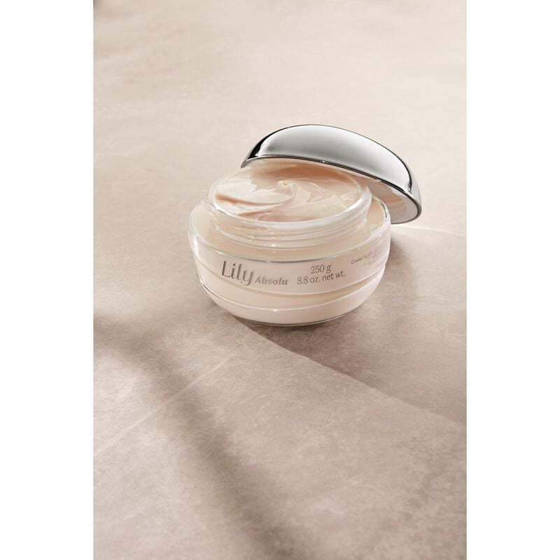 o boticario lily absolu satin moisturizing body cream