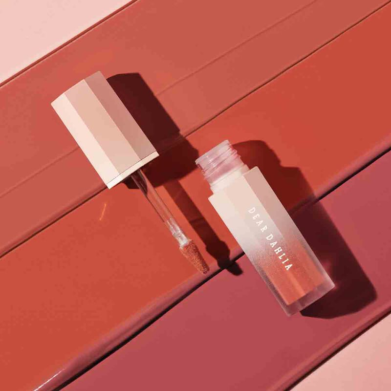 dear dahlia blooming edition petal touch plumping lip velour
