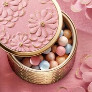 faces ميتيوريت بلومينغ غلو