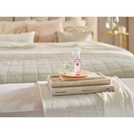 The Ritual of Sakura Parfum dInterieur faces the ritual of sakura parfum dinterieur