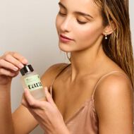 faces سيروم العناية بفروة الرأس والحفاظ على الشعر مع التقدم بالعمر بالميرمية مع مجموعة من الفيتامينات المغذية