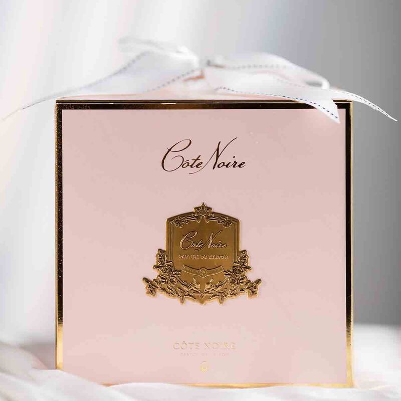 كوت نوار معطر جو 5 روز وردي بلش في صندوق وردي مع شارة ذهبية