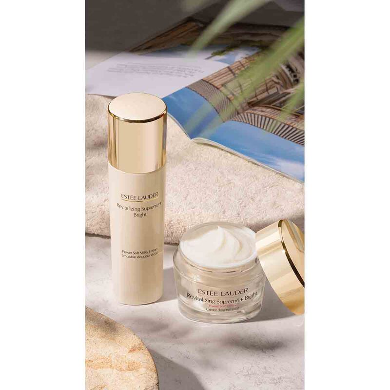 إستي لودر ريفيتالايزينج سوبريم كريم حليبي للتفتيح والتنعيم