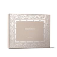 faces مجموعة العناية بالجسم برائحة الأزهار والفواكه