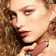 faces احمر شفاة روج جي لاكجوريوس ڤلڤيت