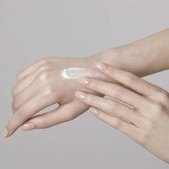 faces كريم اليد بالانسيوم كومفورت سيراميد مكثف