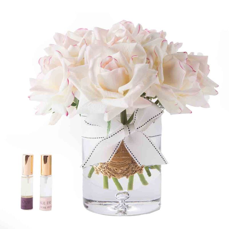 كوت نوار معطر جو باقات الورد الكبيرة بلش في صندوق وردي مع شارة ذهبية