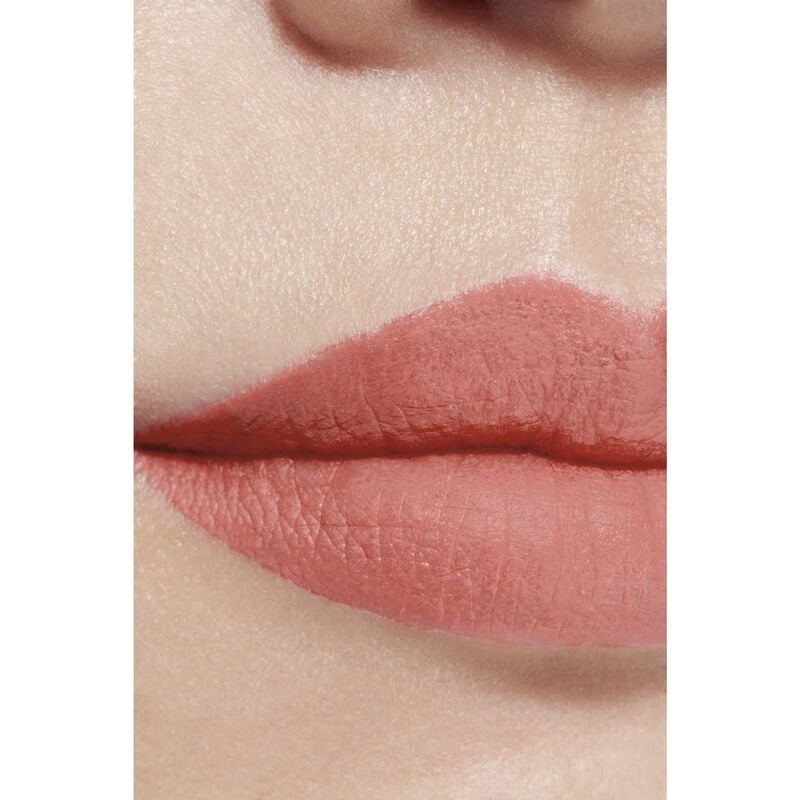 شانيل rouge allure liquid velvet أحمر الشفاه السائل غير اللامع والمكثف فائق الثبات