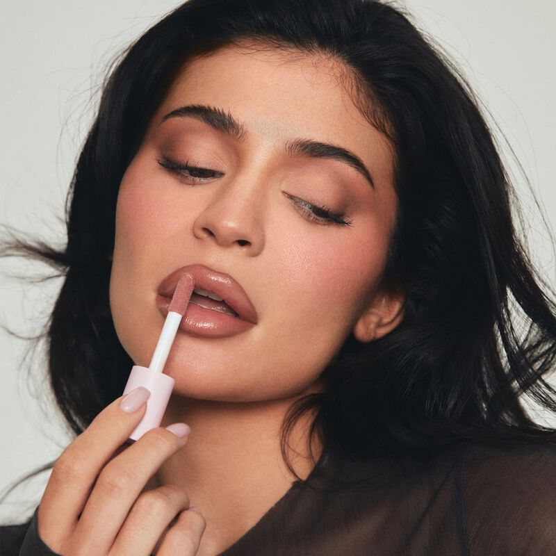 كايلي كوزمتكس مُلمِّع شفاه فائق اللمعان