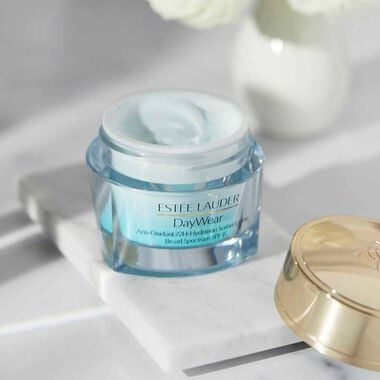 faces كريم سوربيه داي وير المضاد للأكسدة لترطيب يدوم 72 ساعة بعامل حماية من الشمس 15