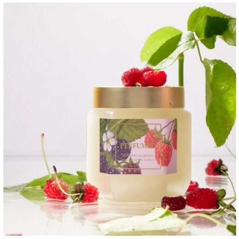 بي ال يو مقشّر الجسم المعطّر برائحة بوتانيكال بيري