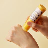 faces ستيك يوجا نياسين لتفتيح البشرة