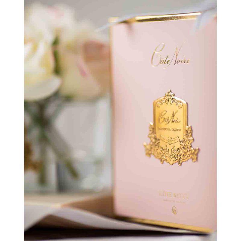 كوت نوار معطر جو 5 روز وردي بلش في صندوق وردي مع شارة ذهبية
