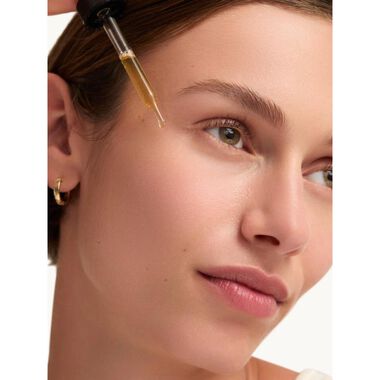 faces vitamin c and hyaluronic acid glow serum