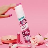 Dry Shampoo Blush faces dry shampoo blush